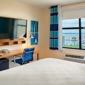 Superior King Room Marina View